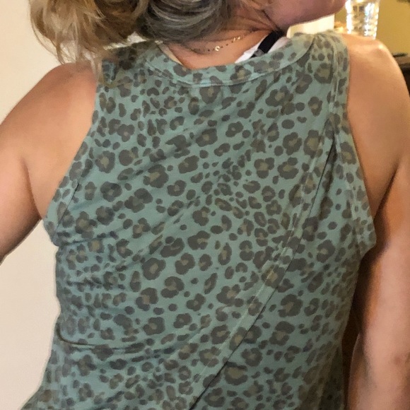 Woman”s top - Picture 5 of 16